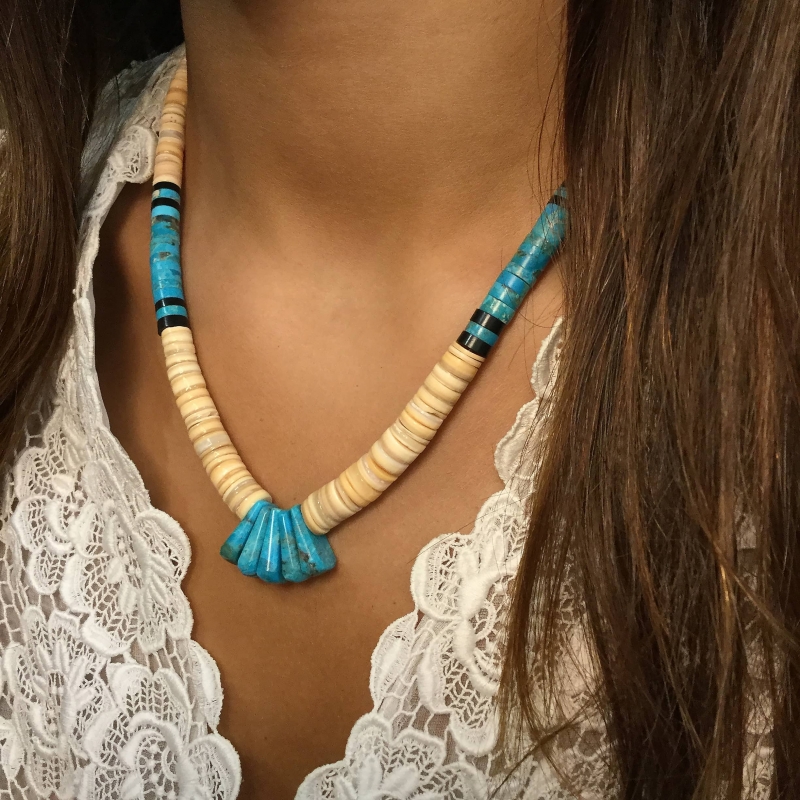 Necklace CO127 in shell beads and turquoise - Harpo Paris