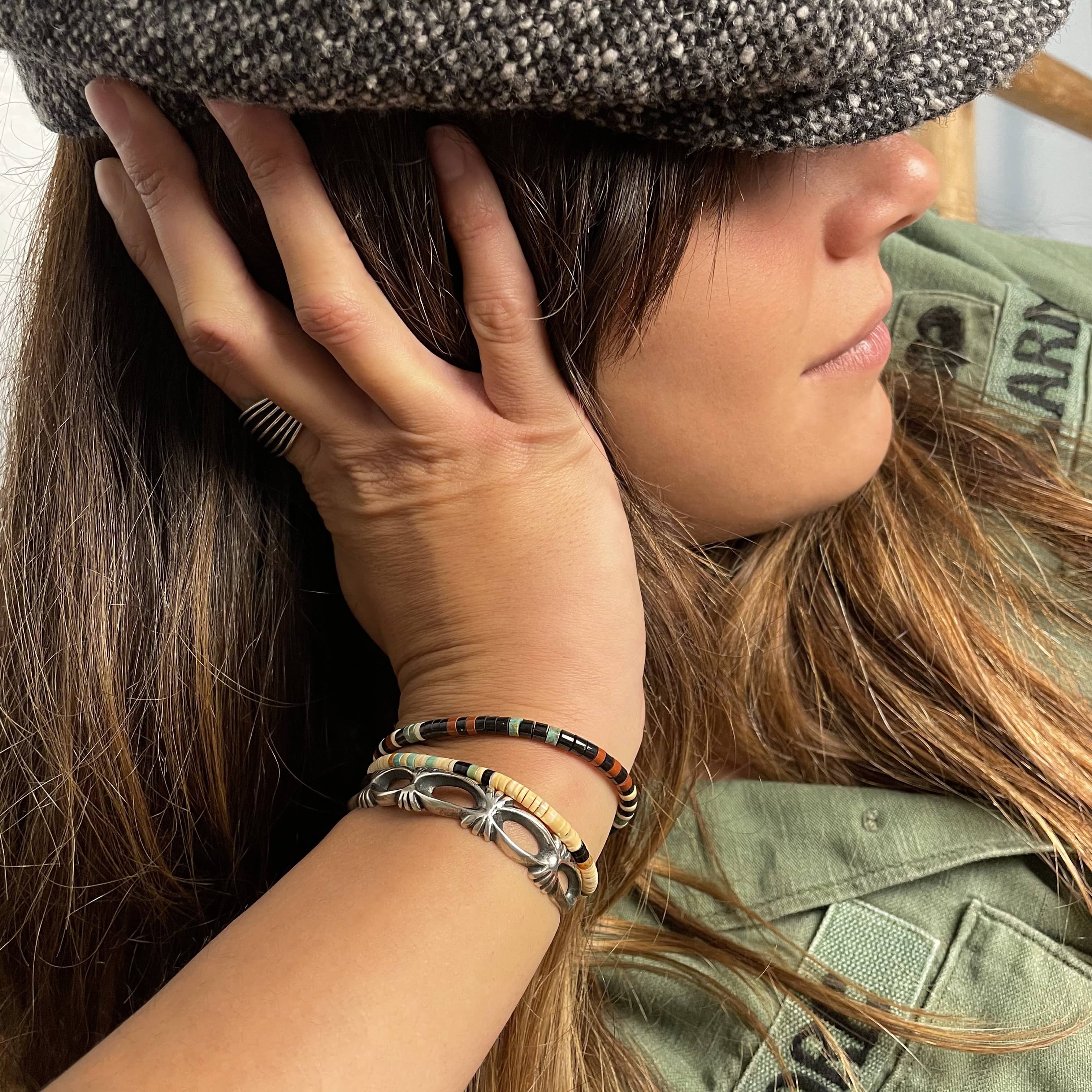 Bracelet Pueblo, Turquoises, Gorgone, Coquillage  et Jais heishi. Fermoir en argent. | Harpo Paris