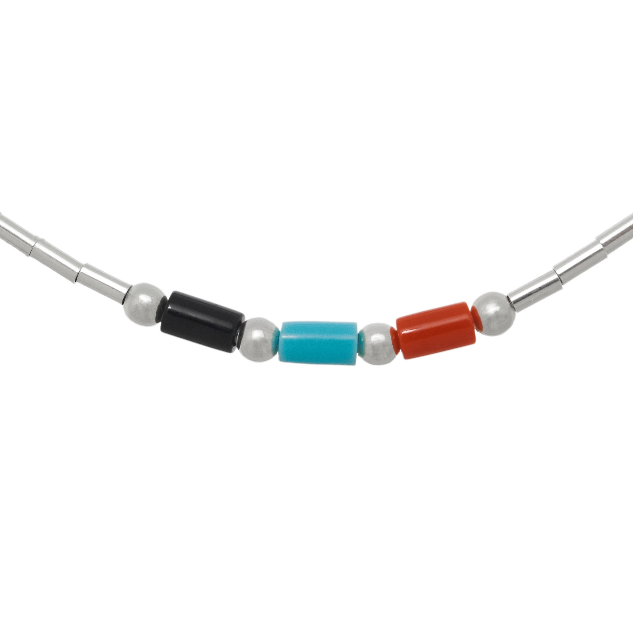 Collier ras du cou amérindien en perles Hesihi en argent et de pierres mix. Harpo Paris