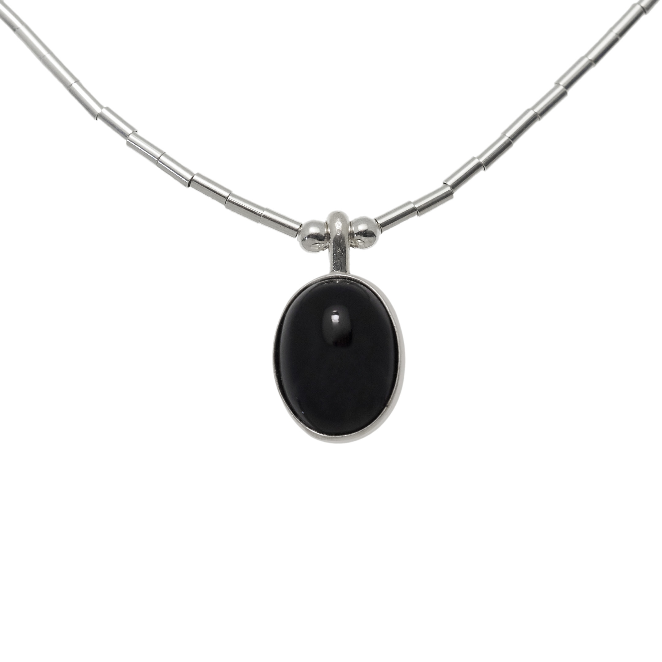 Collier amérindien Liquid Silver en perles Heishi en argent avec cabochon de pierre. Harpo Paris
