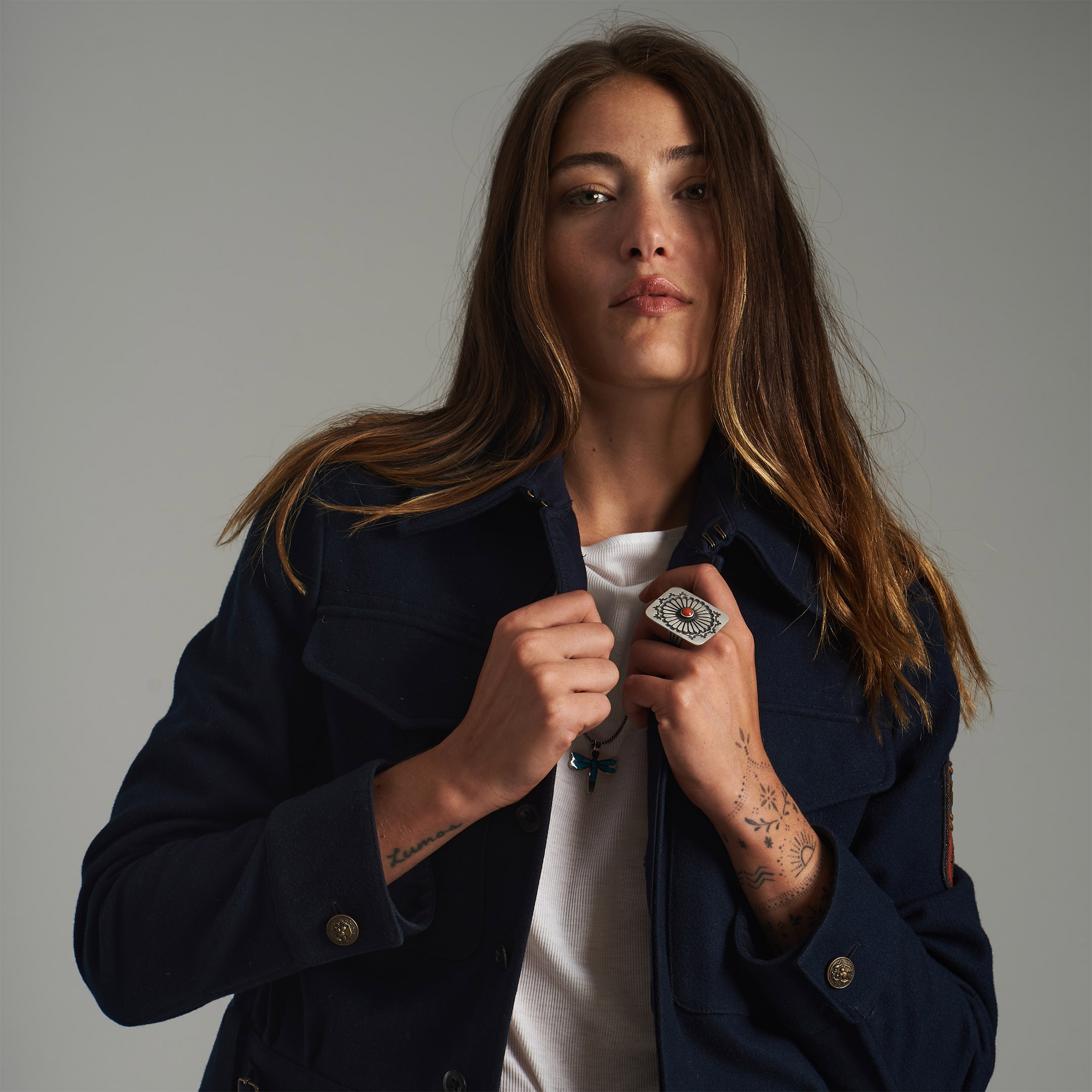 Bague bouclier argent mat et corail BA1505 - Harpo Paris