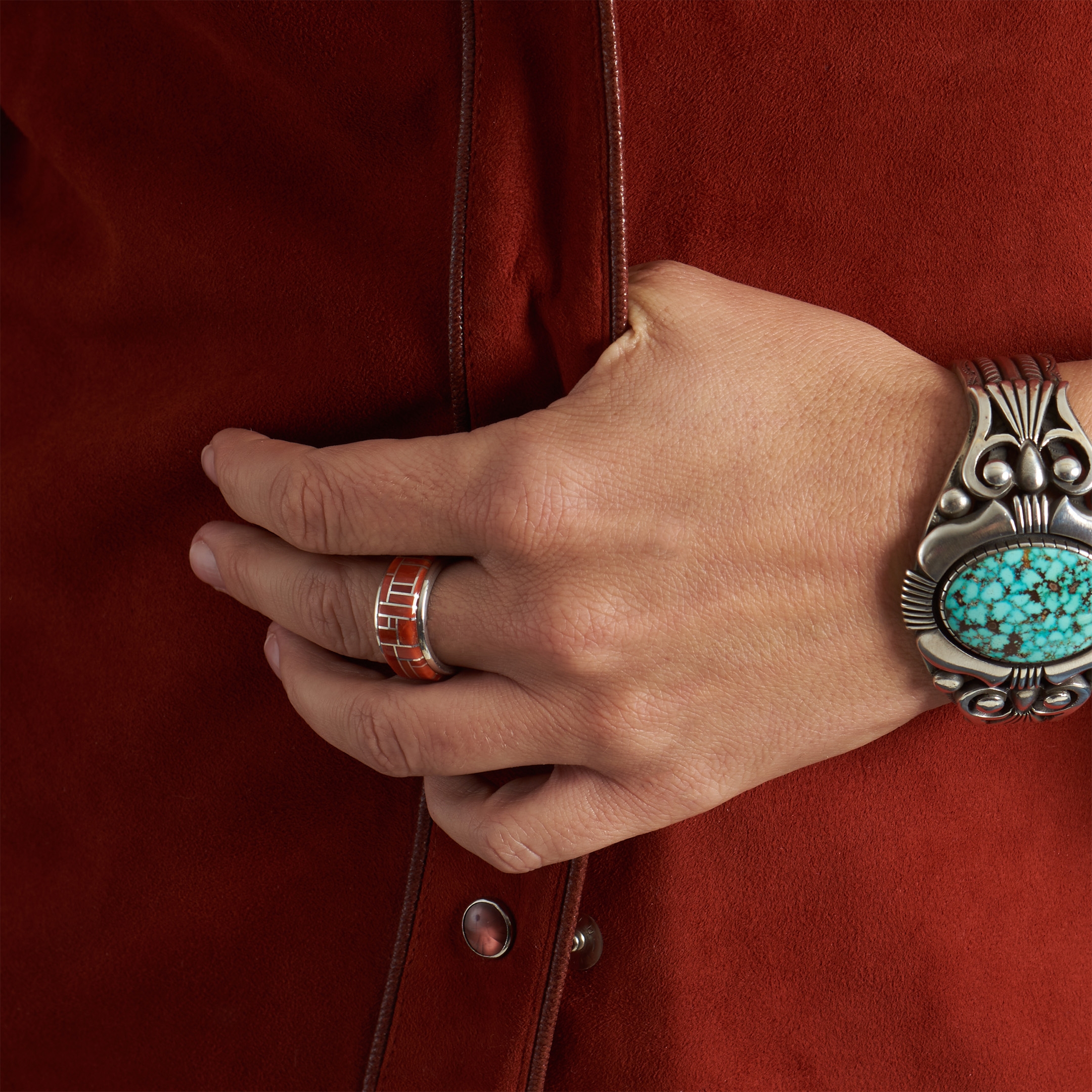 Navajo Ring, Coral set in silver. | Harpo Paris