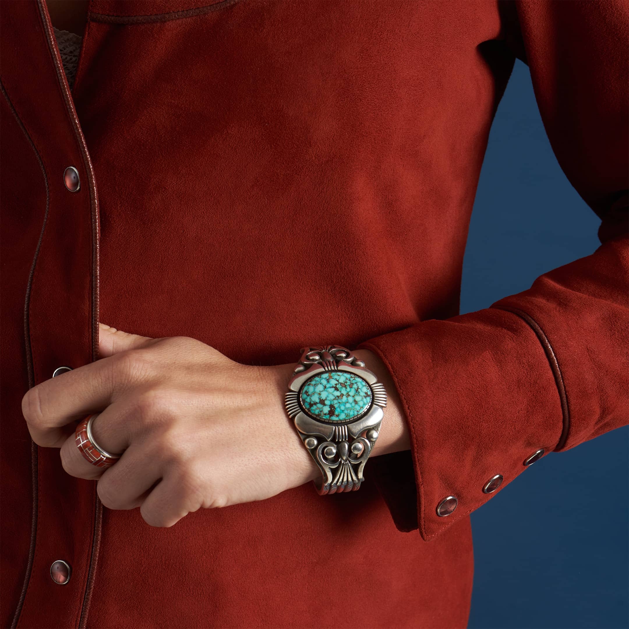 Navajo bracelet, Turquoise Mountain set in mat silver.  | Harpo Paris