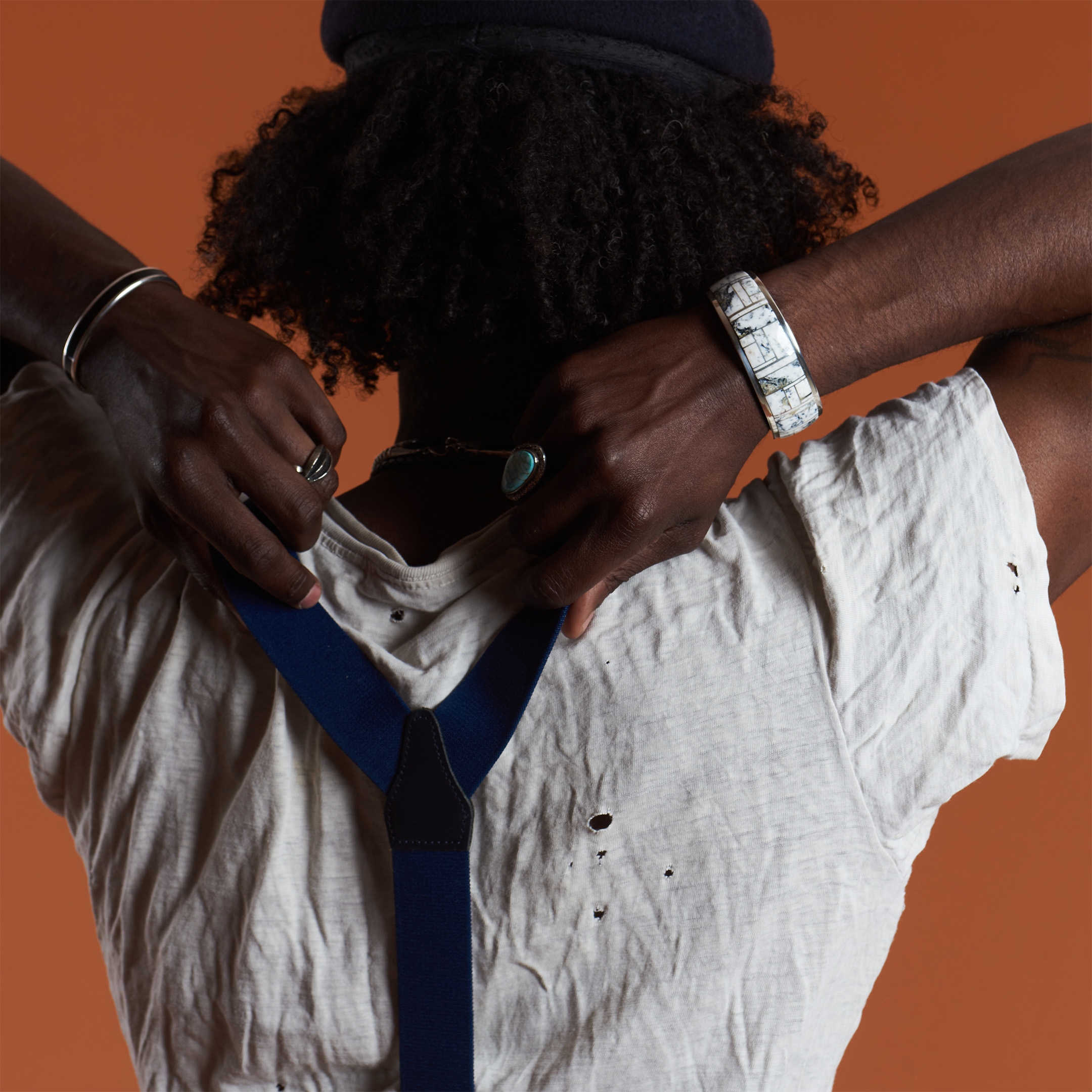 Navajo bracelet inlaid with White buffalo, BR900 - Harpo Paris