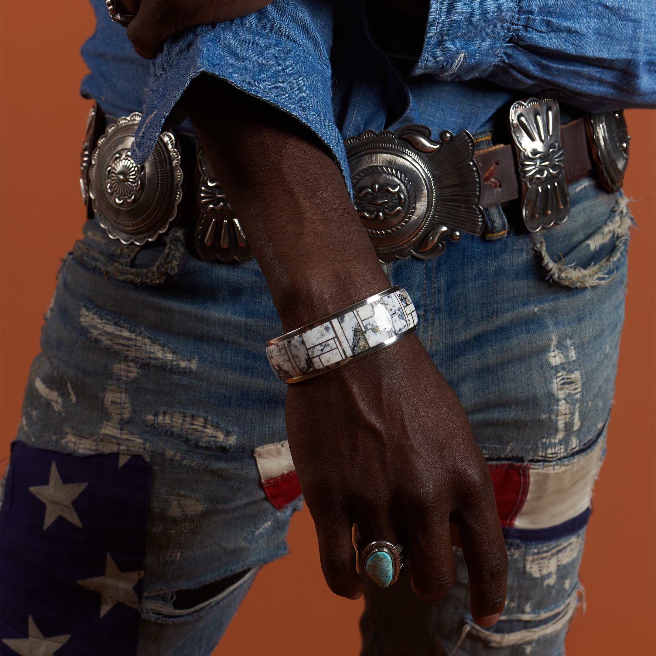 Navajo bracelet inlaid with White buffalo, BR900 - Harpo Paris