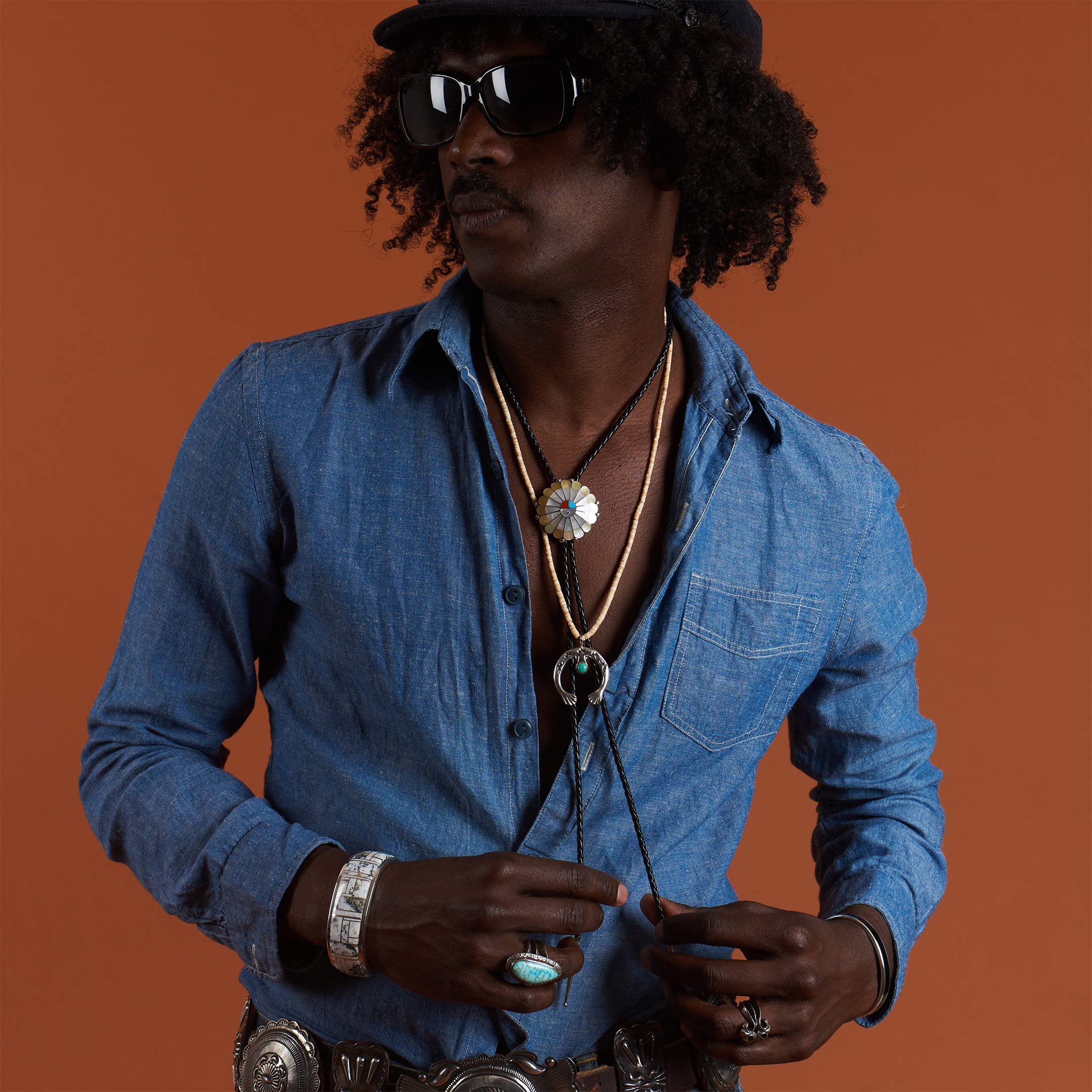 Navajo bracelet inlaid with White buffalo, BR900 - Harpo Paris