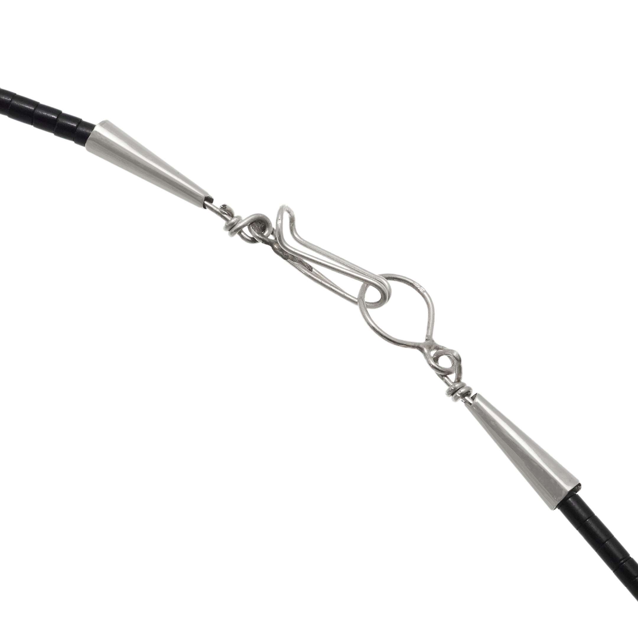 Collier Pueblo en perles heishi de jais et argent CO276 - Harpo Paris