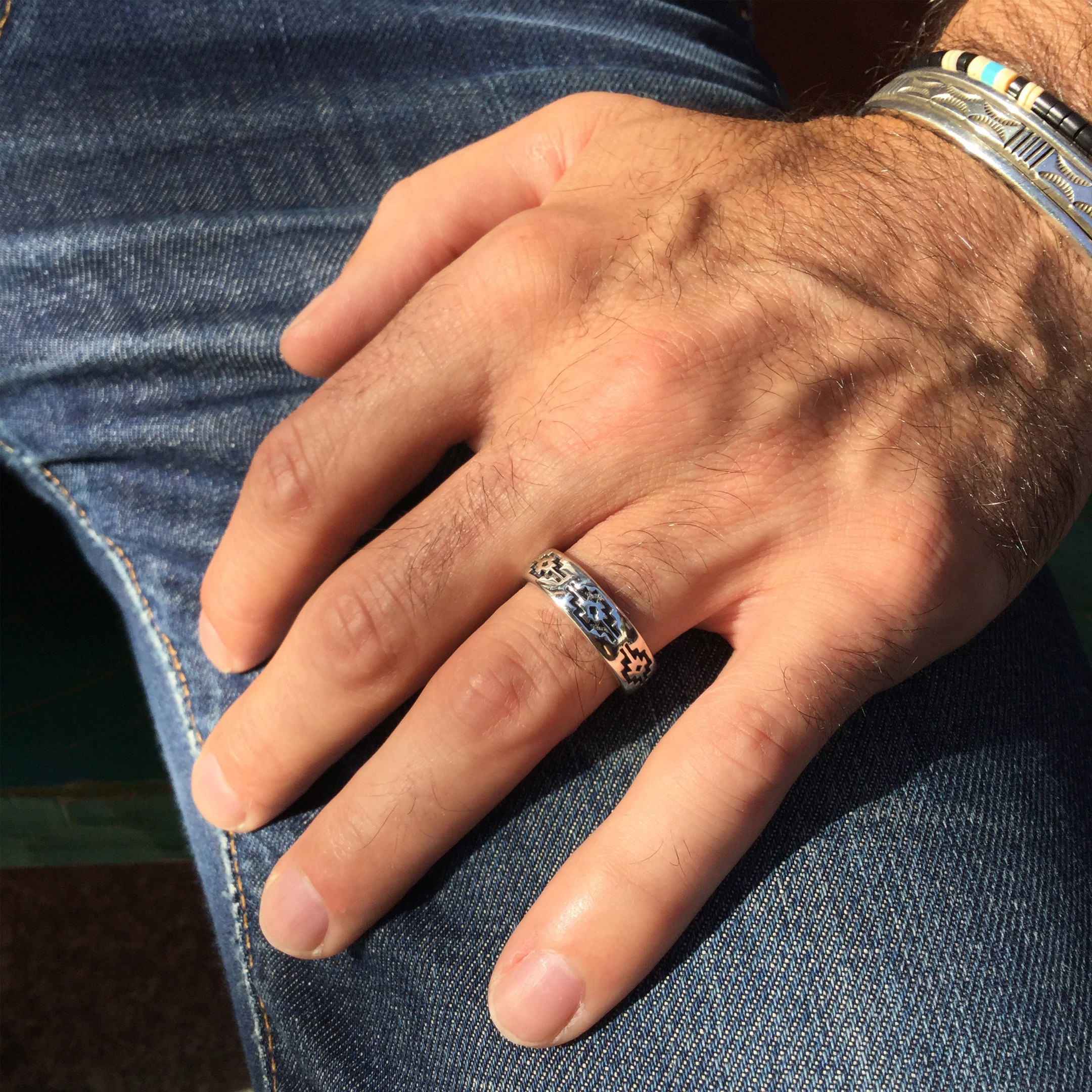 Ring for men and women in silver with rug patterns, R557 - Harpo Paris