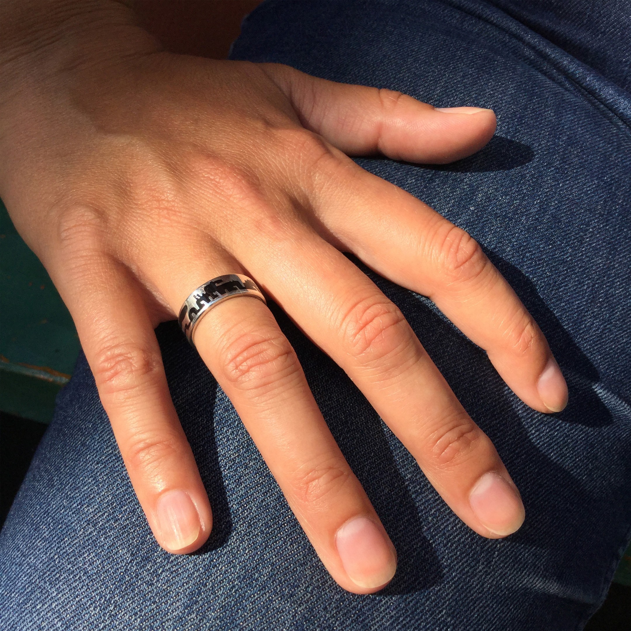 Chip Inlay ring representing a Native pueblo R155 Harpo Paris