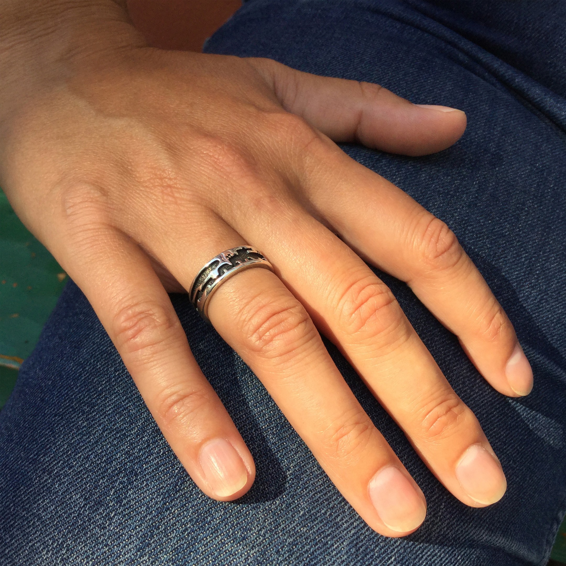 Chip Inlay ring representing a Native pueblo R155 Harpo Paris