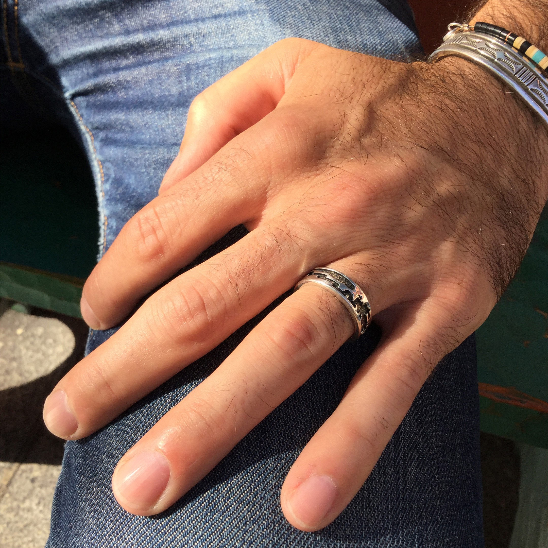 Chip Inlay ring representing a Native pueblo R155 Harpo Paris