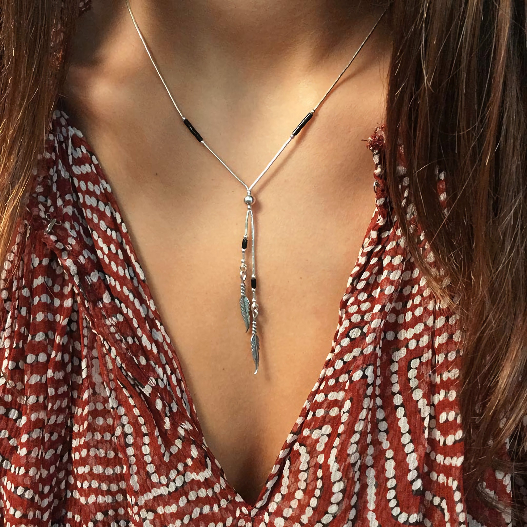 Collier amérindien Liquid silver et perles Heishi et  plumes. Harpo Paris