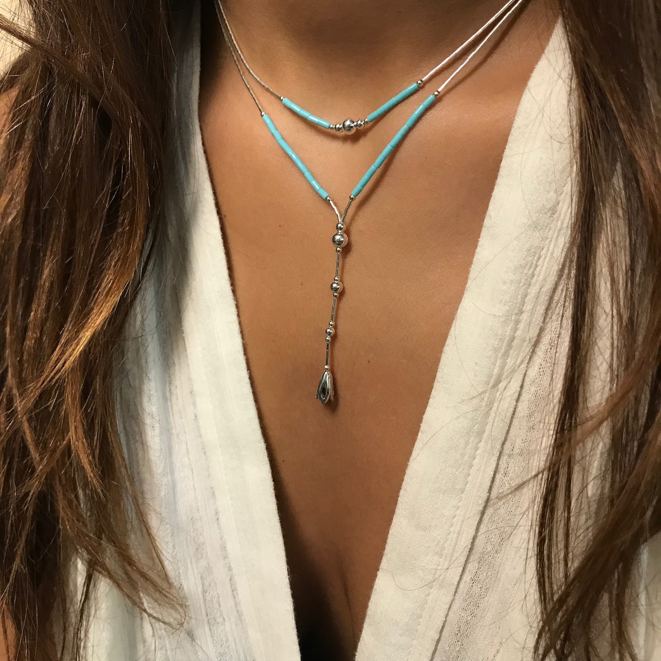 Collier amérindien Liquid silver composé de 2 rangs de perles Heishi. Harpo Paris