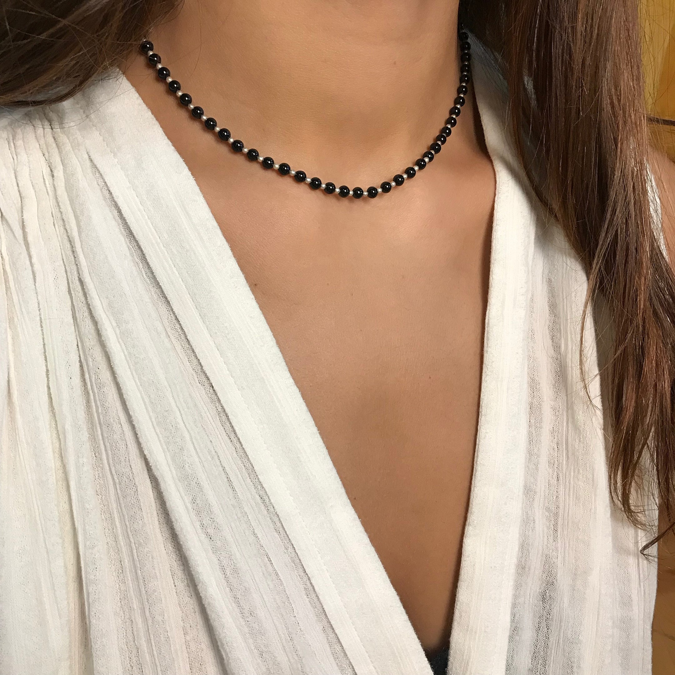 Collier ras du cou amérindien en perles de pierres mix. Harpo Paris
