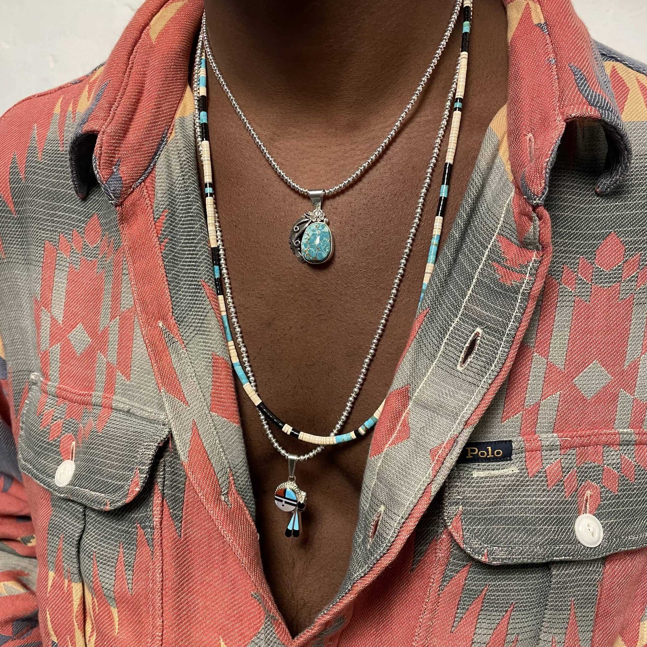 Collier Pueblo COP10 en perles Heishi de turquoise, coquillage melo melo et jais.
