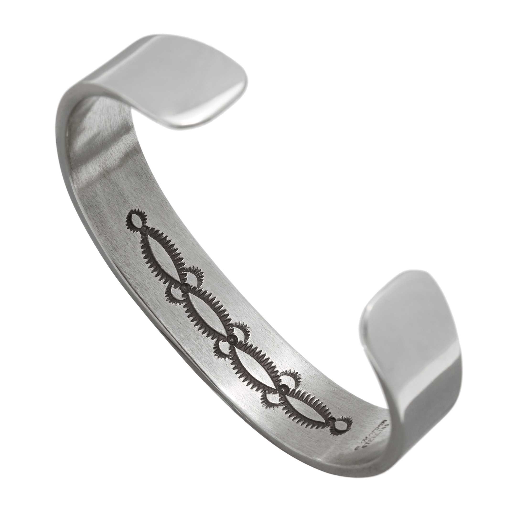 Navajo bracelet in sterling silver.