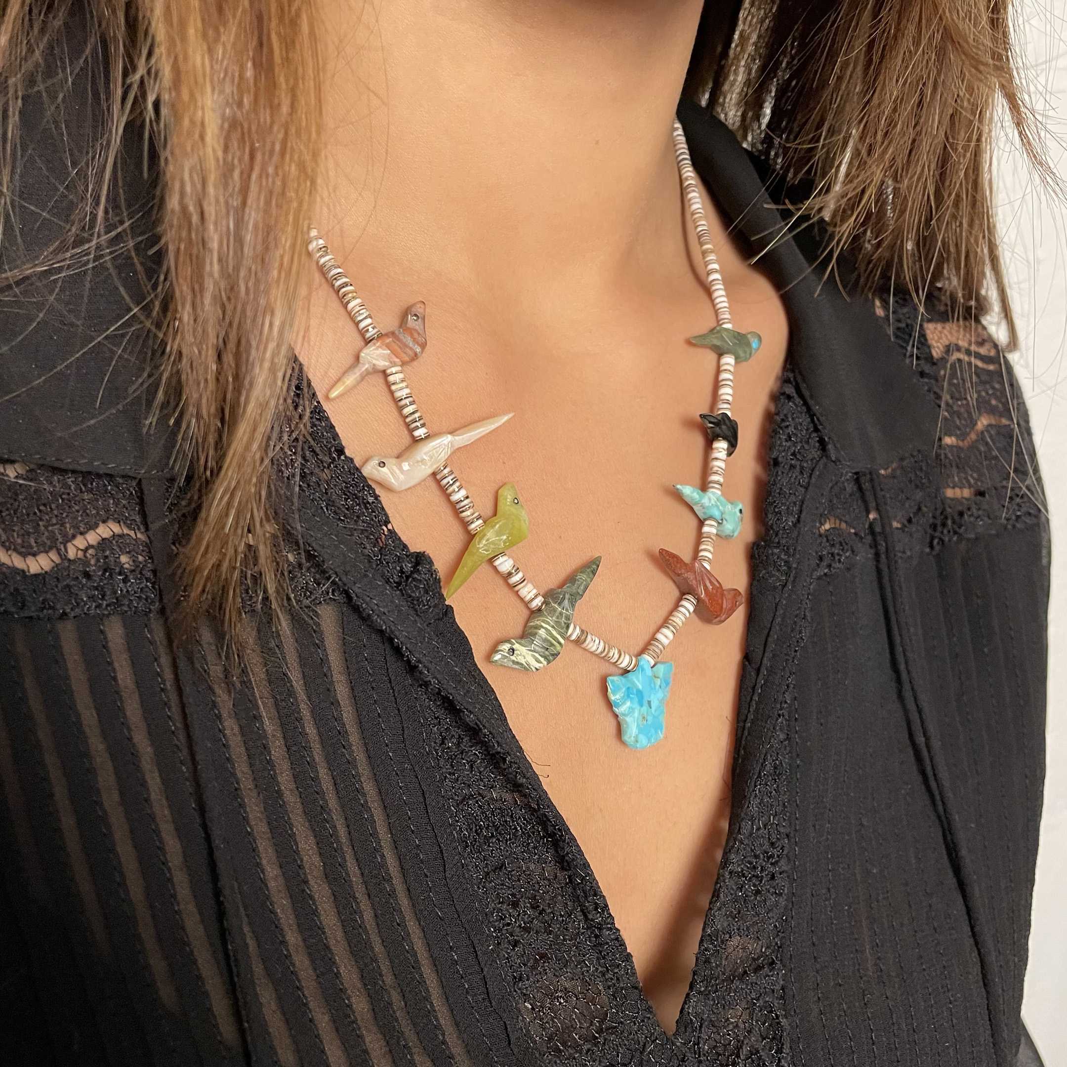 Collier Fétiches, animaux scupltés en Multi-pierres, fermoir en argent. | Harpo Paris