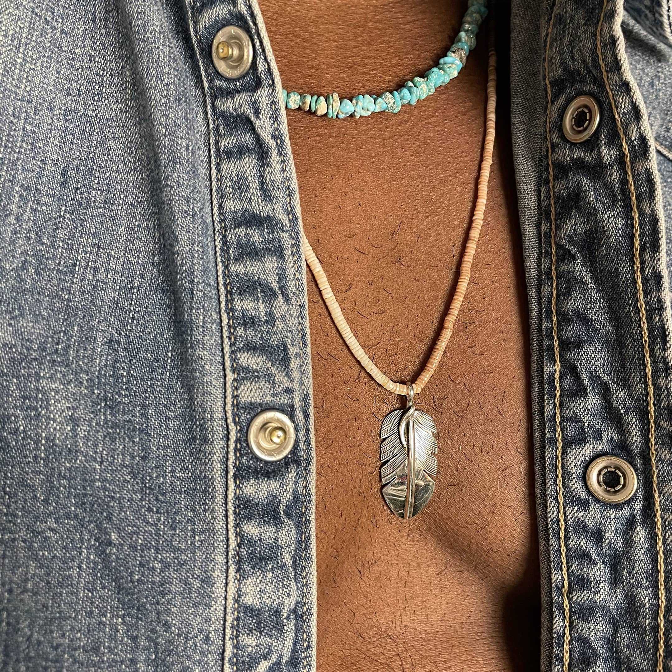 Navajo Feather pendant in silver. | Harpo Paris