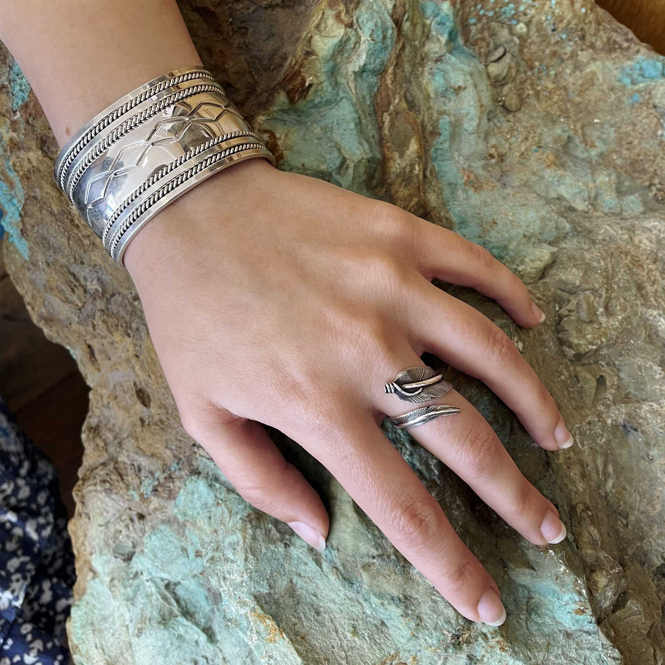 Bague plume en argent massif ciselée à la main, BA487 - Harpo Paris
