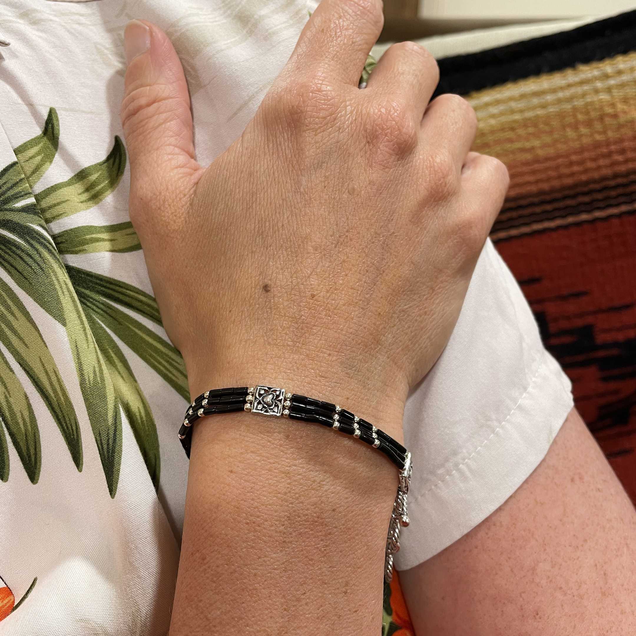 Bracelet amerindien en perles heishi. Harpo Paris