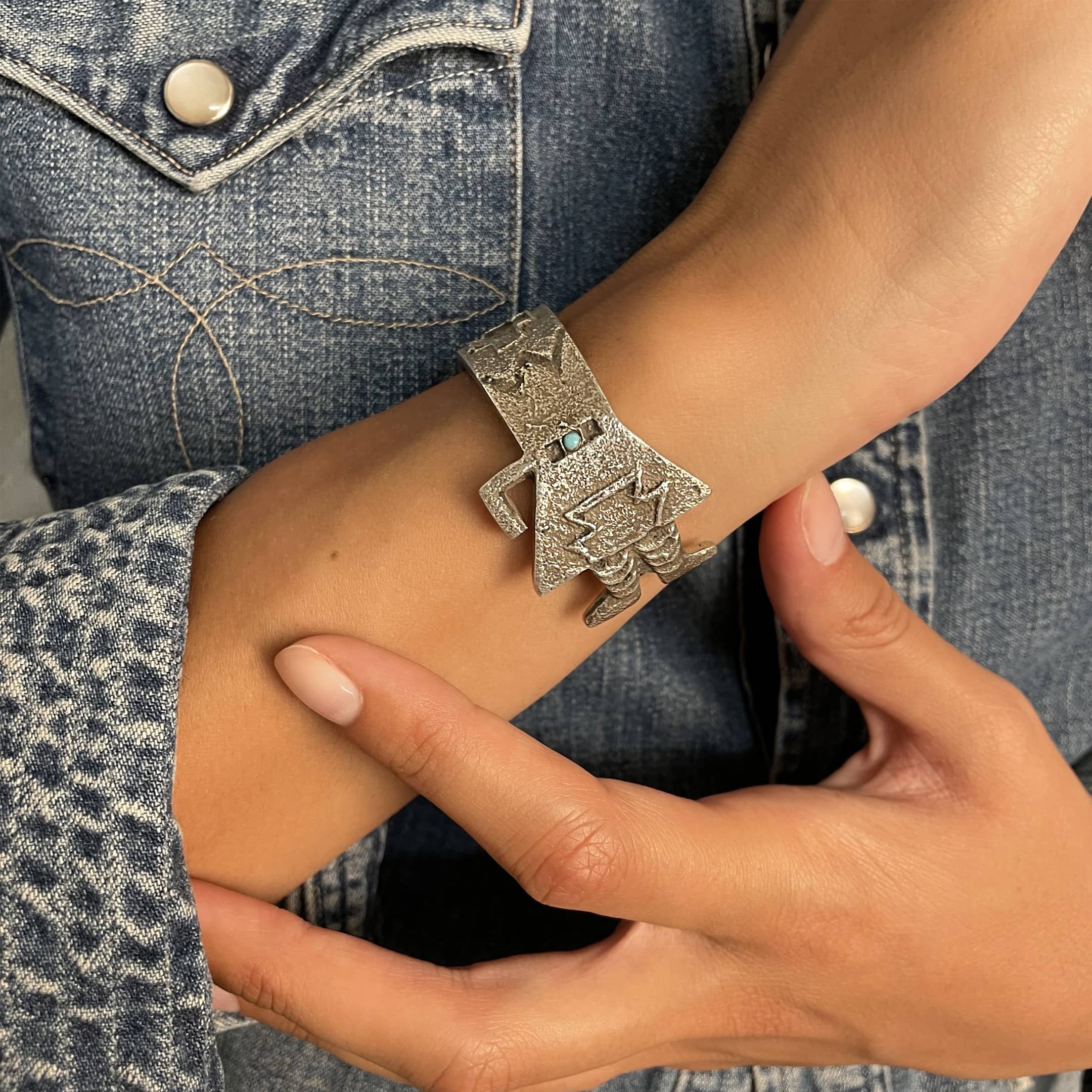 Bracelet Kachina en argent mat serti de turquoise et corail, MIS33 - Harpo Paris